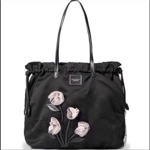 *SALE*VS Tease Gardenia Tote 💐